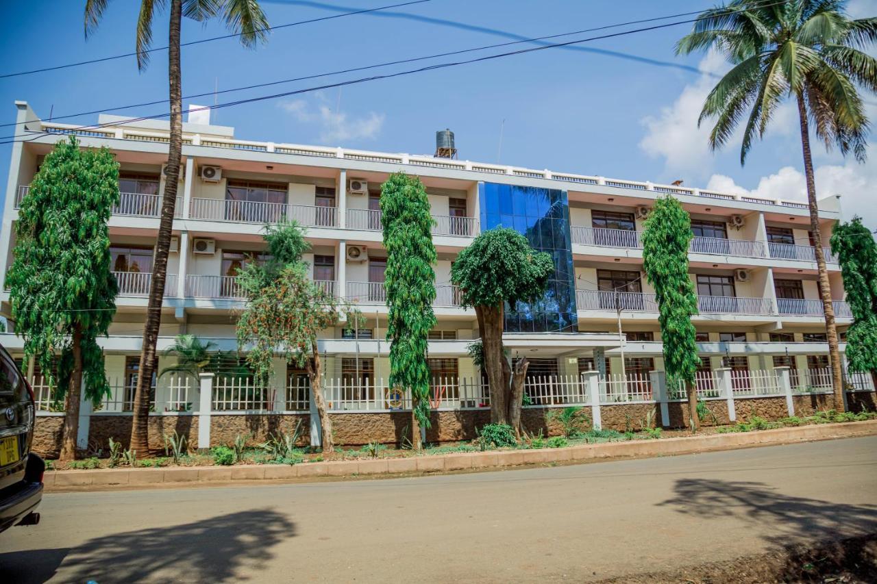 Kilimanjaro Crane Hotel Моши Екстериор снимка